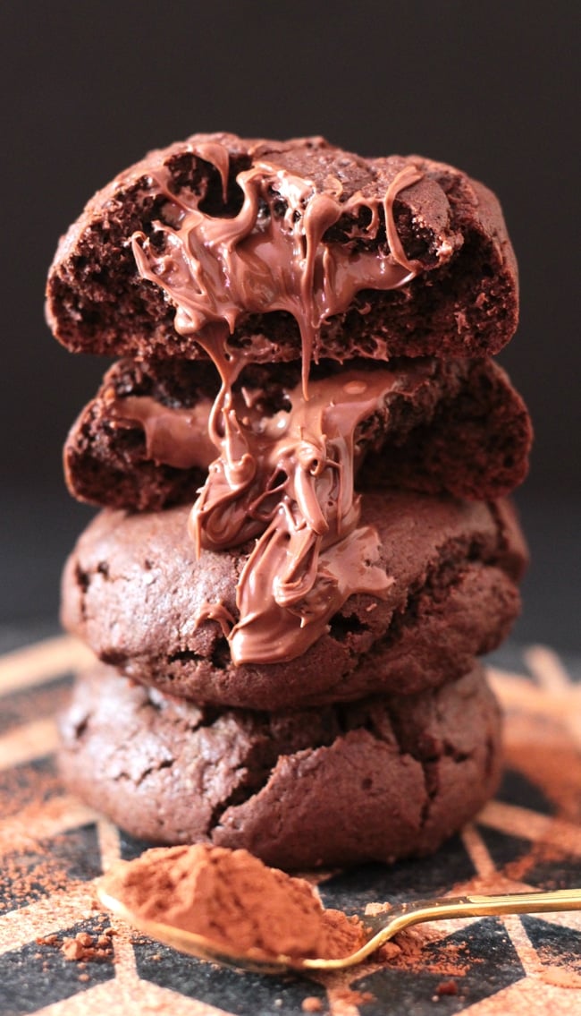 Ooey-Gooey-Nutella-Stuffed-Chocolate-Cookies