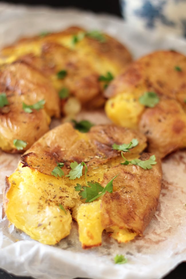 Smashed-Potatoes-with-Garlic-Mayo-Dip