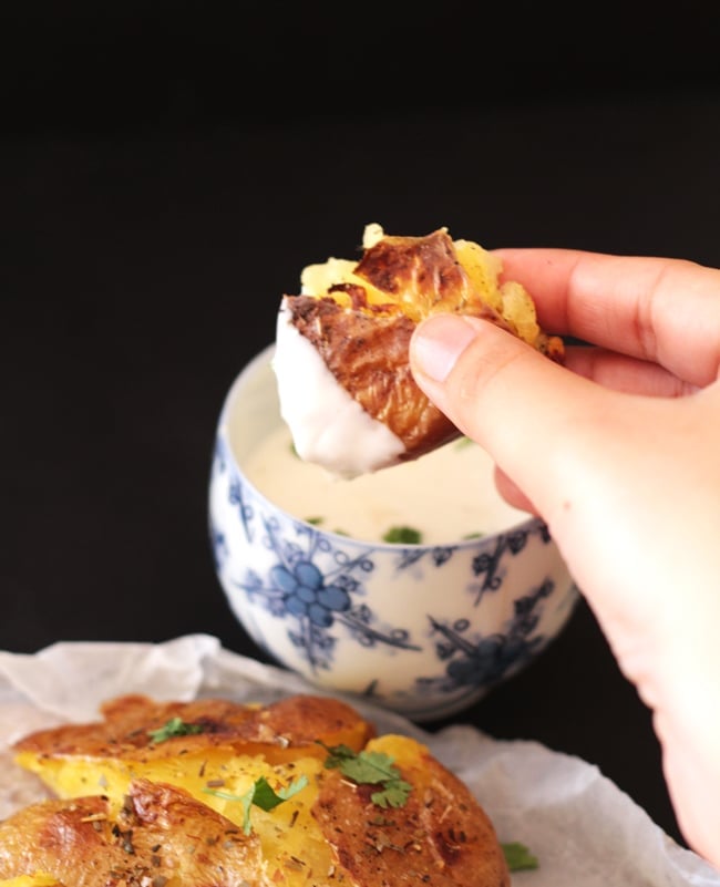 smashed-potatoes-with-garlic-mayo-dip-3