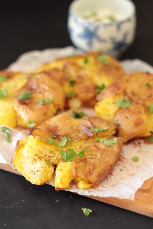 smashed-potatoes-with-garlic-mayo-dip-4