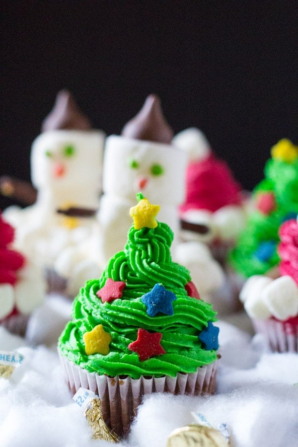 three-easy-christmas-cupcakes-2